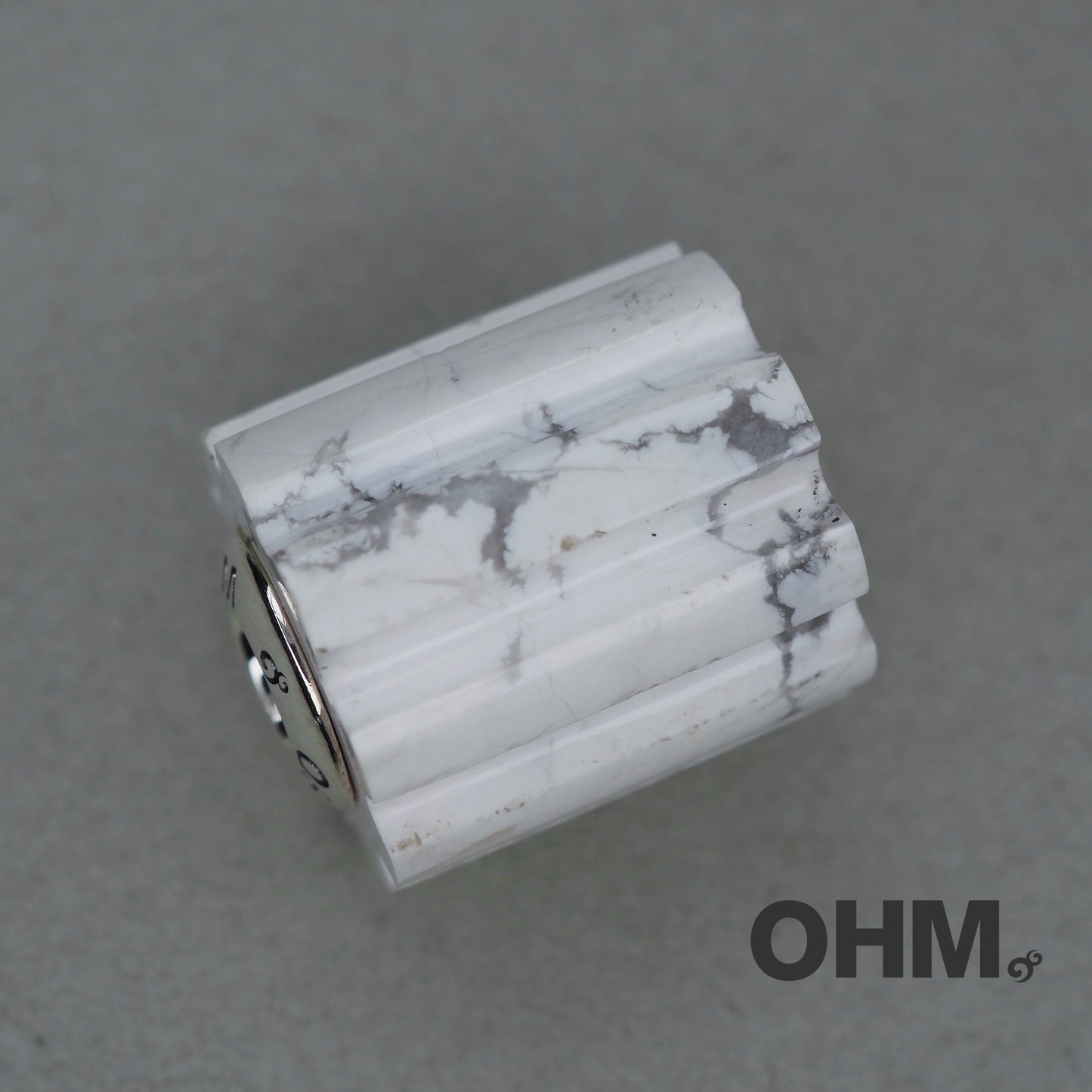 OHMnique - Column Howlite - Last piece