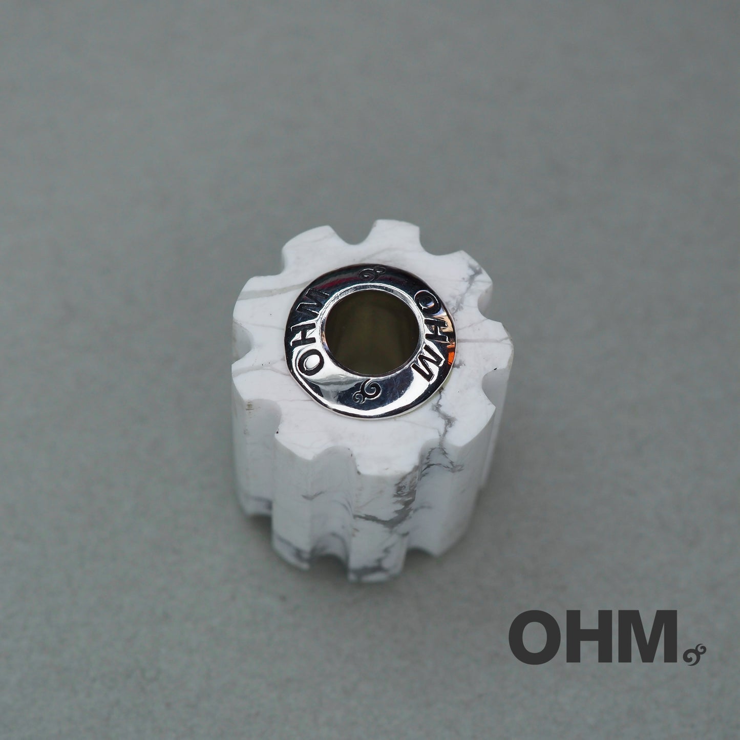 OHMnique - Column Howlite - Last piece