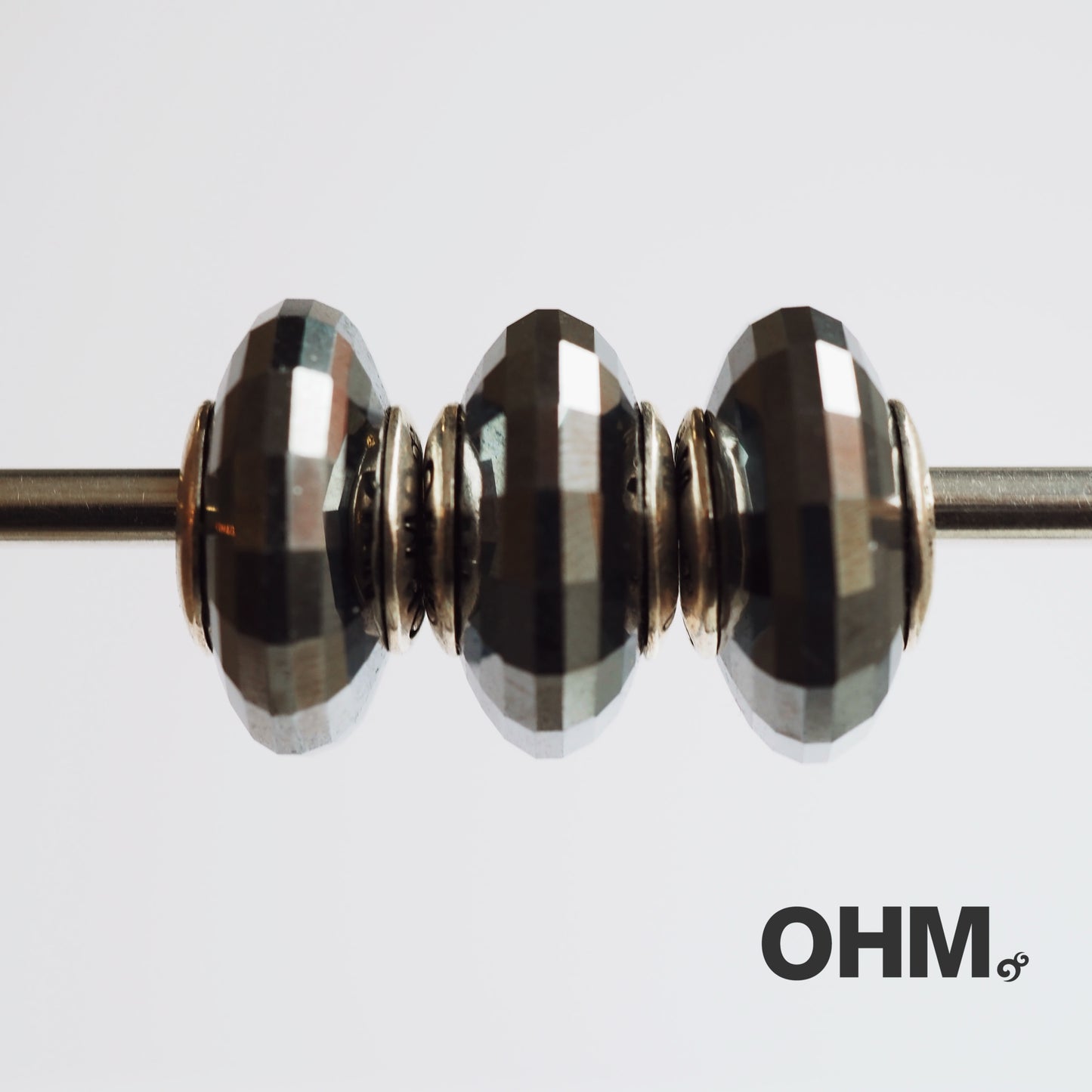 OHMnique - Darkness Reflection (Hematite)