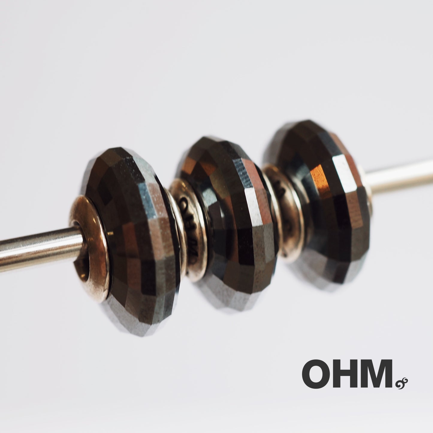 OHMnique - Darkness Reflection (Hematite)