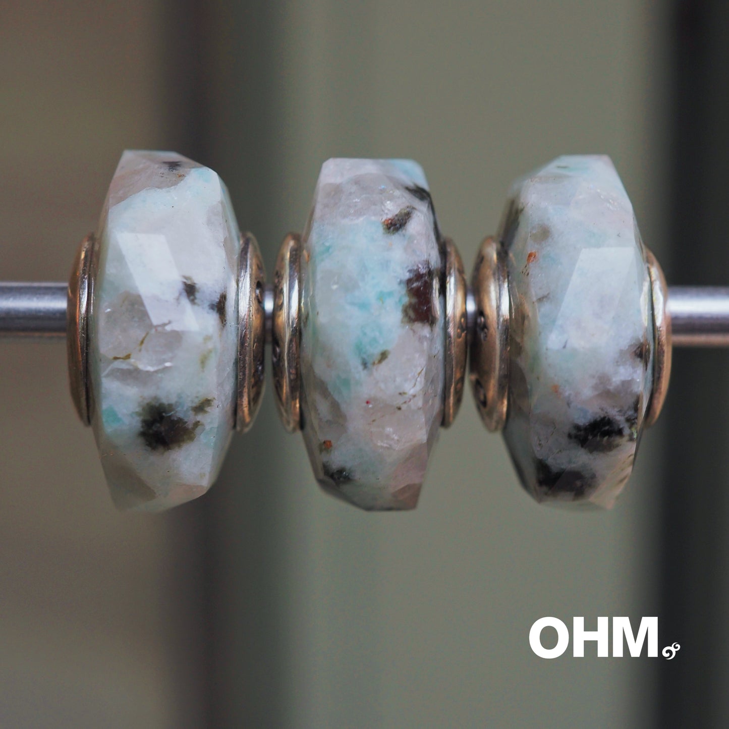 OHMnique Live photo Zephyr's Whisper