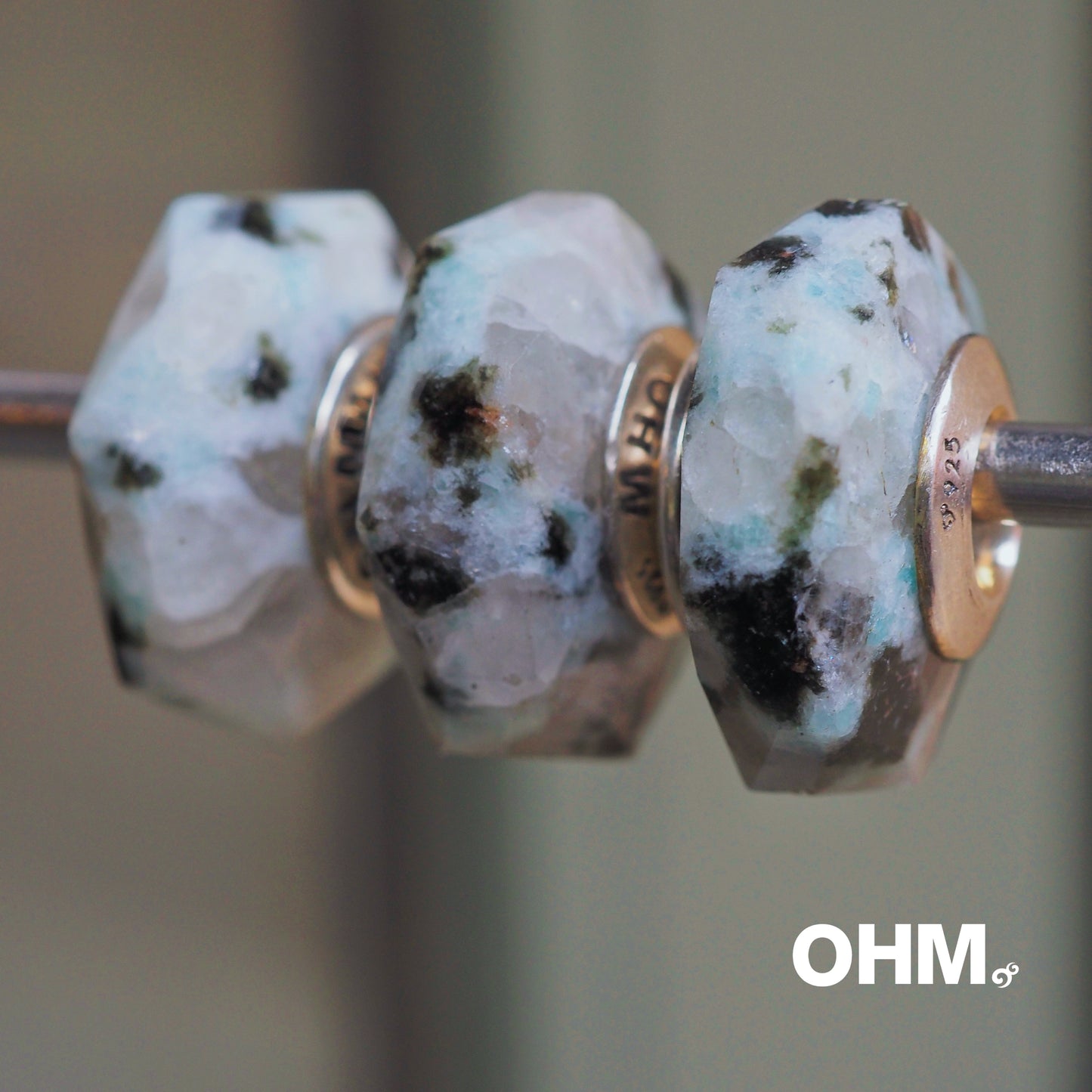 OHMnique Live photo Zephyr's Whisper