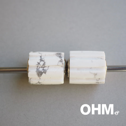 OHMnique - Column Howlite