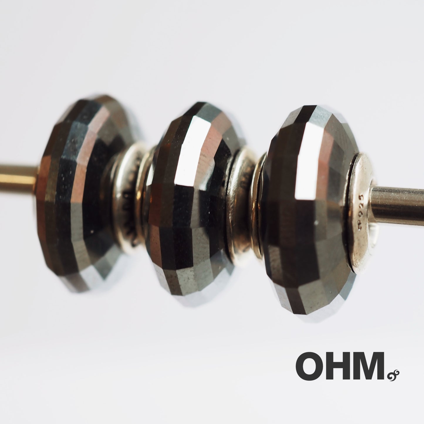 OHMnique - Darkness Reflection (Hematite)