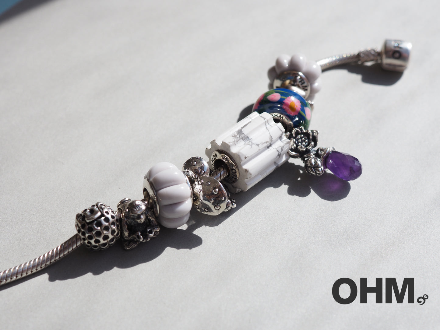 OHMnique - Column Howlite