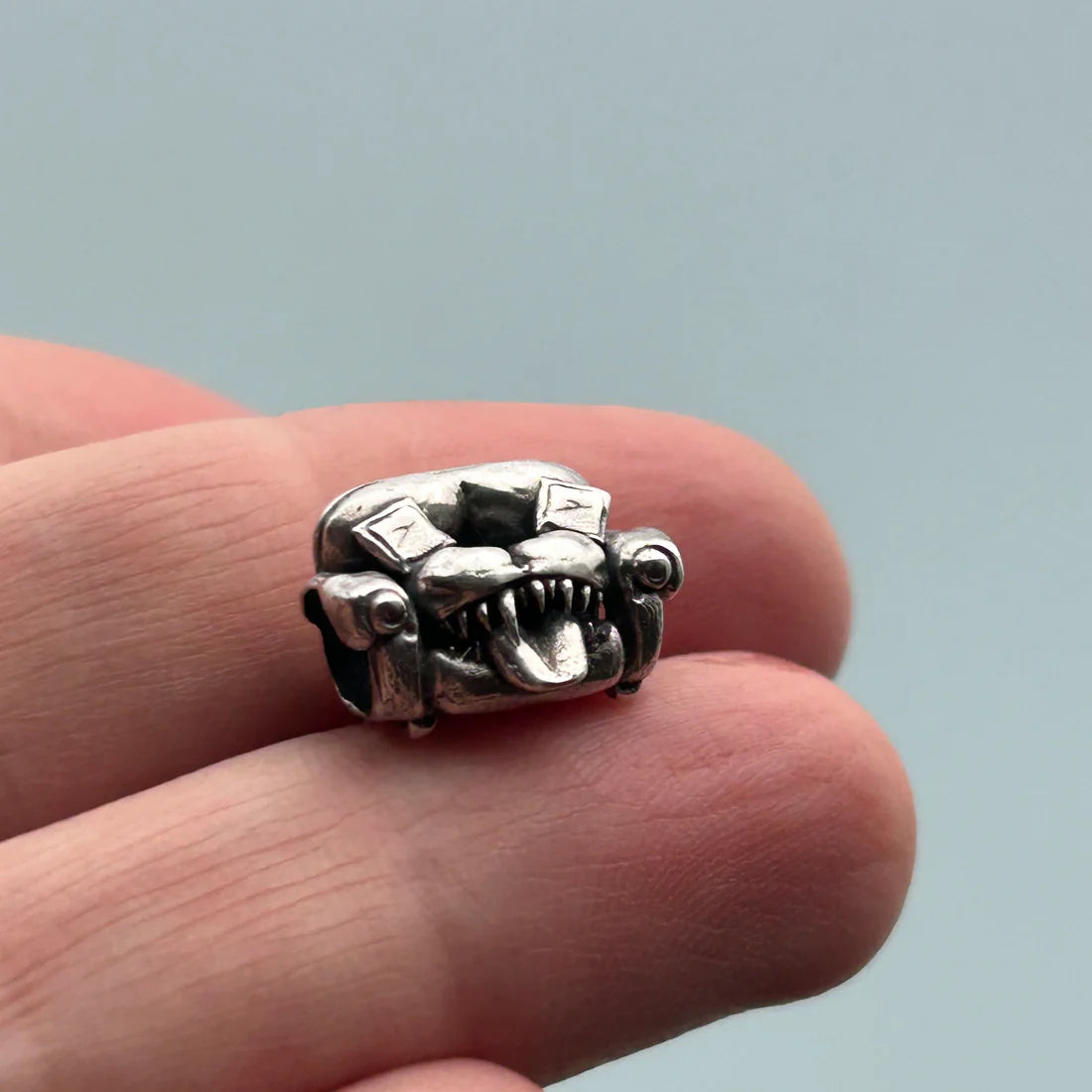 Killer Loveseat - Pre order